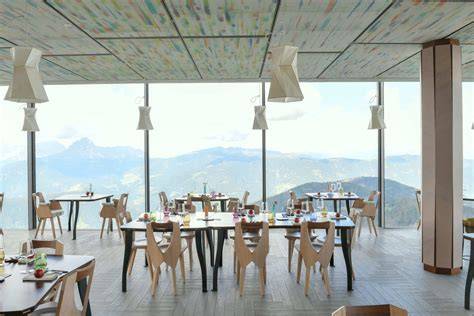 Ristorante in quota con vista panoramica sulle montagne