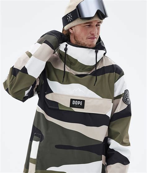 Collage di diverse giacche da snowboard uomo Superdry con vari colori e stampe