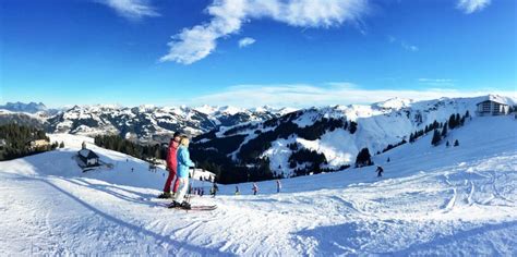 Panorama di Kitzbühel con le montagne circostanti