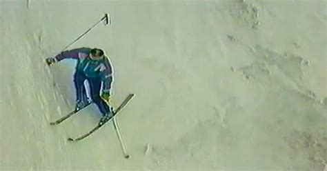 Foto di Tone Valeruz in azione su una parete innevata