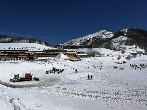 Panorama del Monte Miletto con la stazione sciistica di Campitello Matese in primo piano