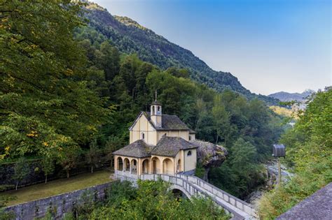 panoramica della Valle Anzasca con il Monte Rosa sullo sfondo