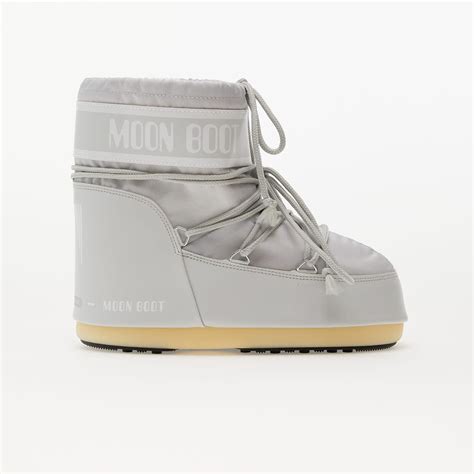 Illustrazione del Moon Boot Icon Nylon Glacier Grey con dettagli sulla suola e sulla tomaia impermeabile