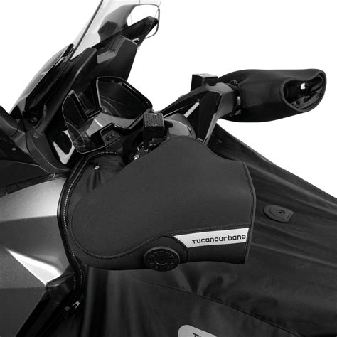 Schema illustrativo del sistema di fissaggio delle moffole Tucano Urbano sul manubrio della moto.
