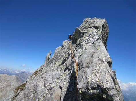 Vista panoramica del Pizzo Ledù con la cresta Nord-Ovest ben visibile