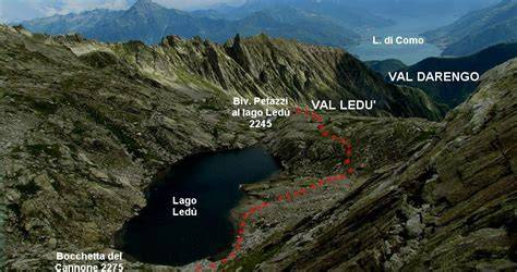 Panorama della Valle di Ledù con il Bivacco Ledù visibile in lontananza