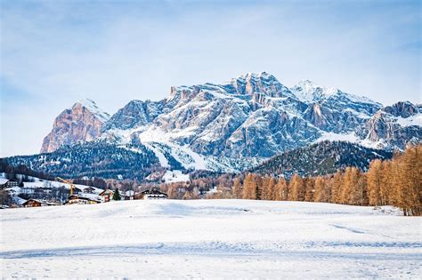 panoramica di Cortina d'Ampezzo con le montagne circostanti