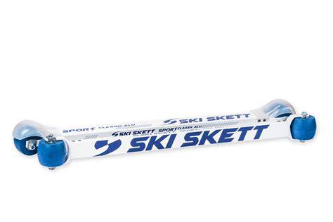 Confronto visivo tra uno skiroll da tecnica classica (con ruote più larghe e sistema antiritorno) e uno skiroll da skating (con ruote più strette e senza antiritorno).