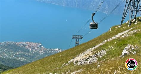 Cabina rotante della Funivia Malcesine-Monte Baldo con vista panoramica sul Lago di Garda.