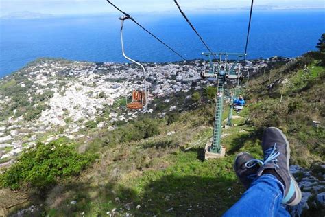 Panorama dalla cima del Monte Solaro a Capri, raggiungibile con la seggiovia