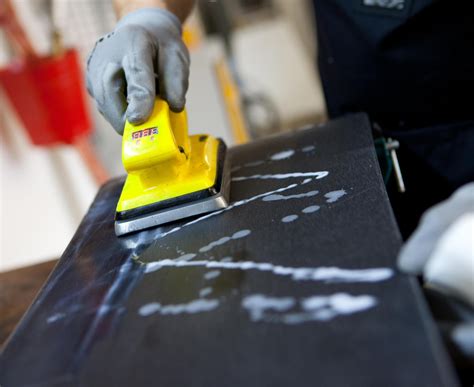 blocco di sciolina colorata per snowboard