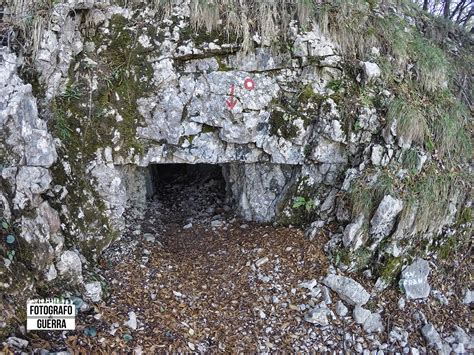 Resti di postazioni militari della Grande Guerra sul Monte Grappa