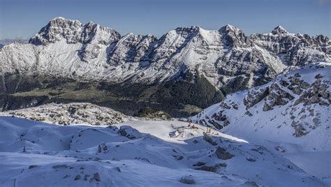 escursionisti con vista panoramica dalle Alpi Giulie