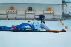 Schema del poligono di tiro del biathlon con distanze e bersagli
