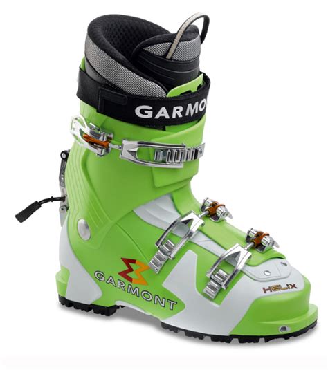Insieme di immagini che mostrano diversi colori di scarponi da scialpinismo Garmont.