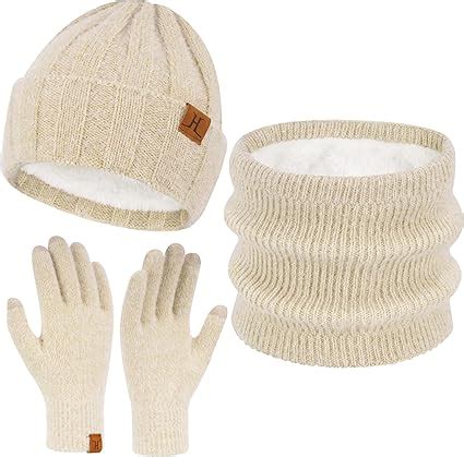 Accessori sci donna: cappello in lana, scaldacollo, guanti alla moda