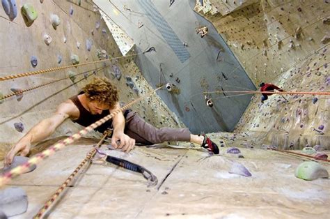 Immagine di una palestra di arrampicata su roccia
