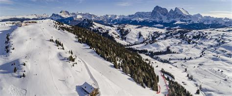 Panorama dell'Alpe di Siusi con piste da snowboard
