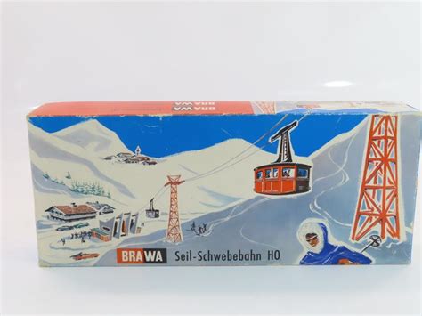 Dettaglio di una cabina della funivia BRAWA in scala 1:87, colore blu