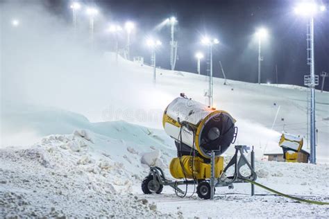 Piste da sci con neve artificiale
