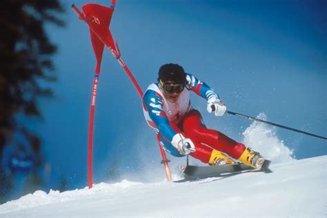 Alberto Tomba in azione durante una gara di slalom speciale