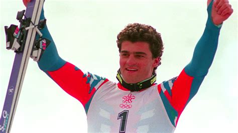 Alberto Tomba celebra una vittoria olimpica