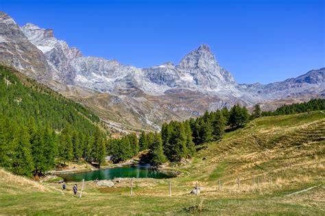 Fotografia d'epoca del Cervino e della Valle del Breuil, con un'atmosfera suggestiva.