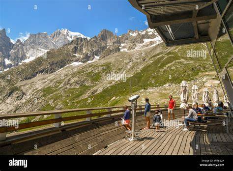 Vista panoramica del massiccio del Monte Bianco dalla funivia Skyway