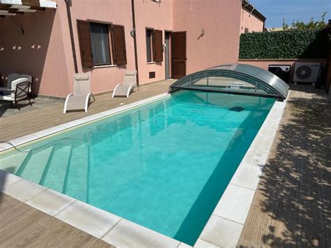 Piscina riscaldata ad uso esclusivo con vista panoramica