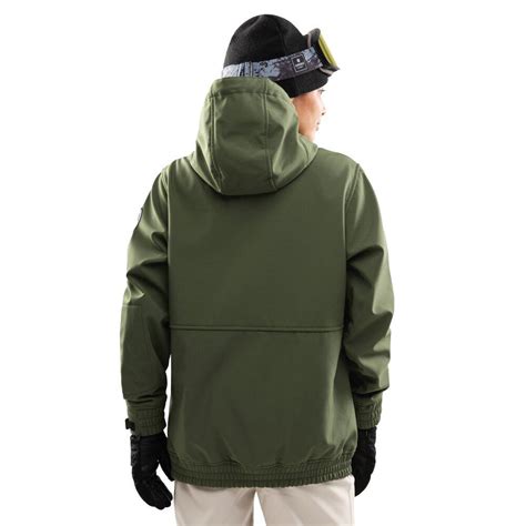Modello di giacca da snowboard impermeabile e traspirante con dettagli tecnici.
