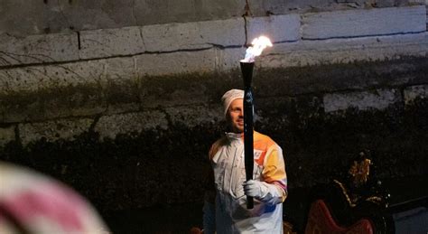 La fiaccola olimpica attraversa il centro storico di Urbino