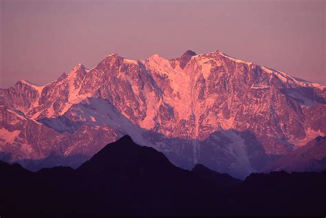 vista panoramica su Macugnaga con il Monte Rosa sullo sfondo
