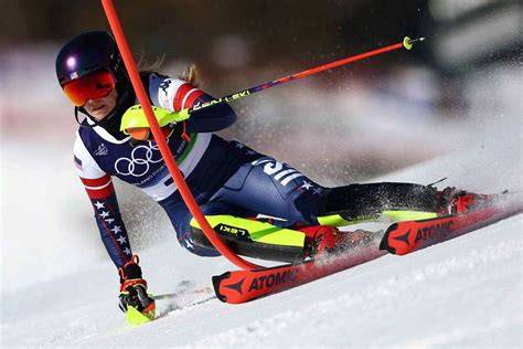 Foto di Mikaela Shiffrin in azione durante una gara di sci