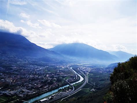 Vista panoramica di Trento con il fiume Adige