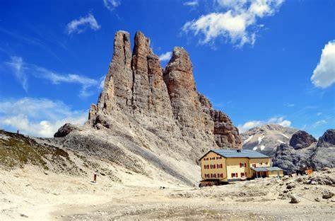 vista delle Torri del Vajolet da Gardeccia con neve