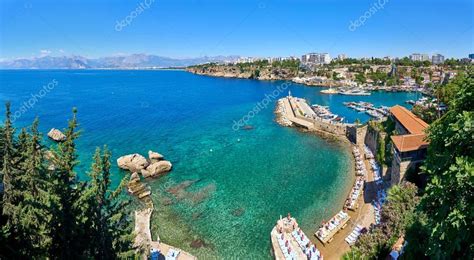 Vista panoramica di Antalya, con possibile riferimento alla zona della funivia di Tunektepe