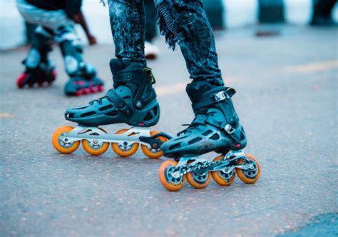 Pattini in linea utilizzati nell'inline alpine slalom
