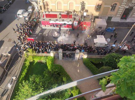 vista aerea della rotatoria di Asiago teatro dell'incidente con la fontana danneggiata