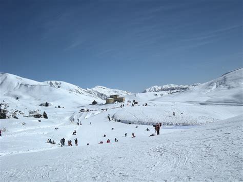 Panoramica invernale dei Piani di Artavaggio con neve fresca