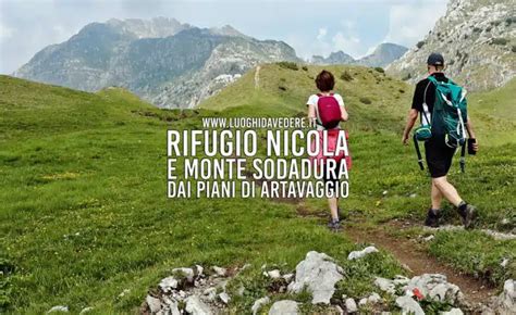 Vista del Rifugio Nicola con il Monte Sodadura sullo sfondo innevato