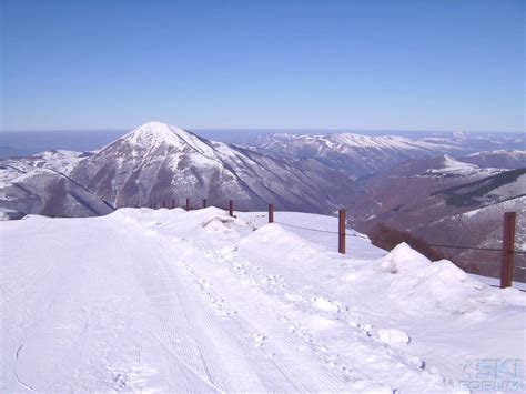 Panorama dei Monti Sibillini con il Monte Prata in evidenza