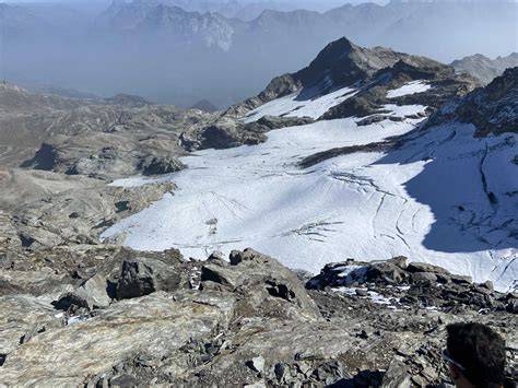 Vista del ghiacciaio dello Scalino con le pendenze dolci e regolari