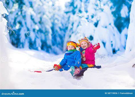 Foto di bambini che si divertono nell'area Snow Tubing di Campo Felice