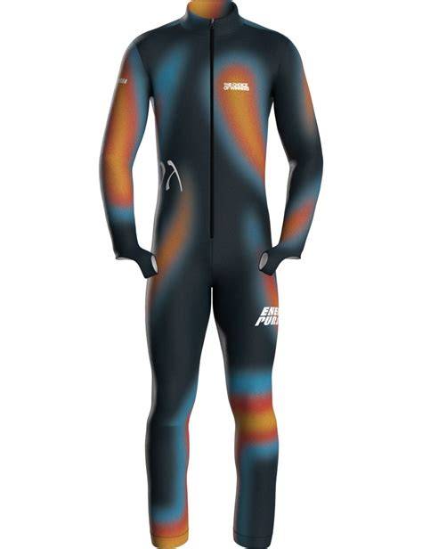 Atleta che indossa una tuta da gara Energiapura con protezioni.