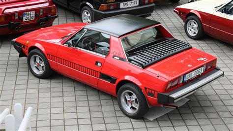 Foto di una Fiat X1/9 in gara in una cronoscalata.