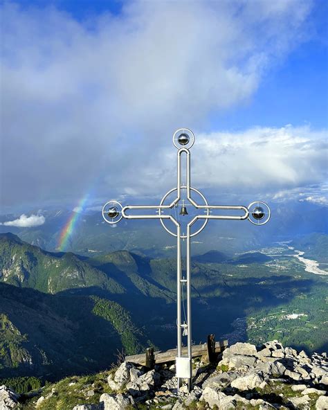 Panorama mozzafiato dalla vetta del Monte Gabler con le Dolomiti circostanti