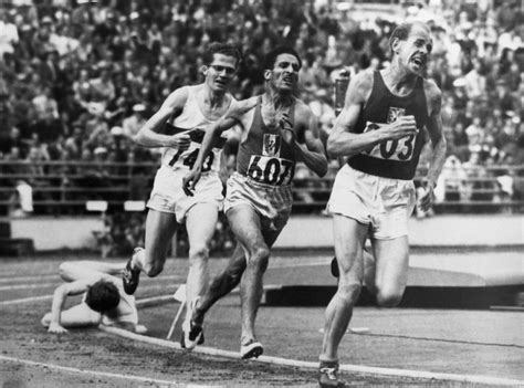 Emil Zatopek durante la maratona olimpica