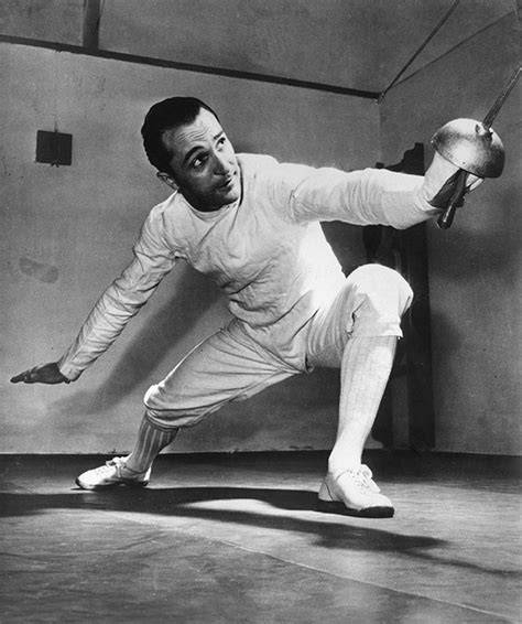 Edoardo Mangiarotti durante una gara di scherma