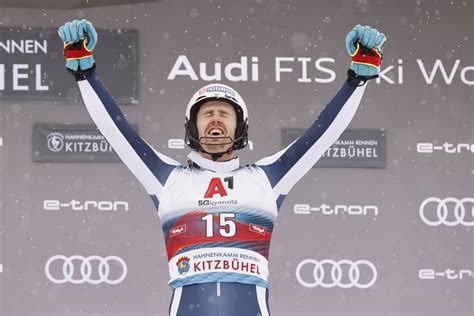 Una foto di Dave Ryding che festeggia la sua vittoria a Kitzbühel